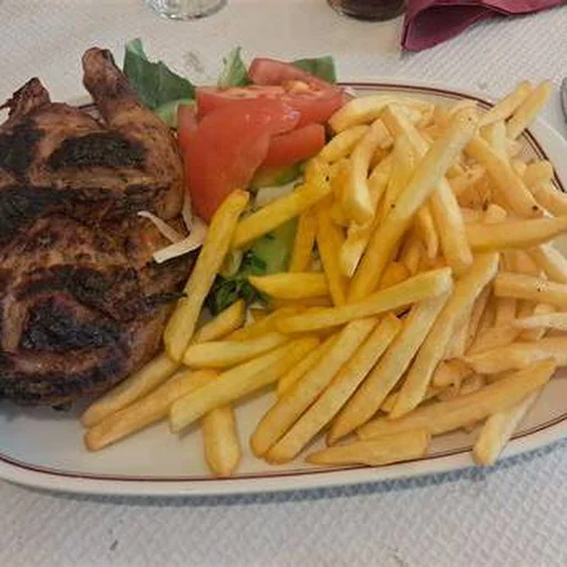 Photo publique d'une assiette de grillade et frites au PI-REX